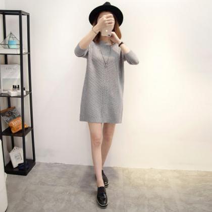 Grey Knitted Crew Neck Long Sleeved Short Sweater..