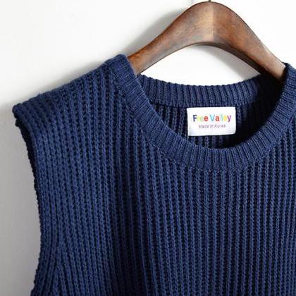 Women Sleeveless Vintage Pullover Knit Vest..