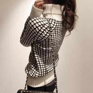 Sweet Women Black And White Grid Top Neck Shirt..