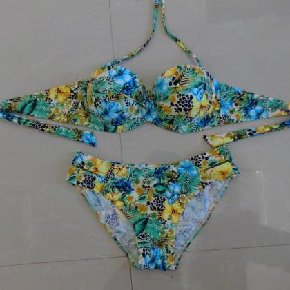 Sexy Beach Swimwear Flower Pattern Bathing Suit..