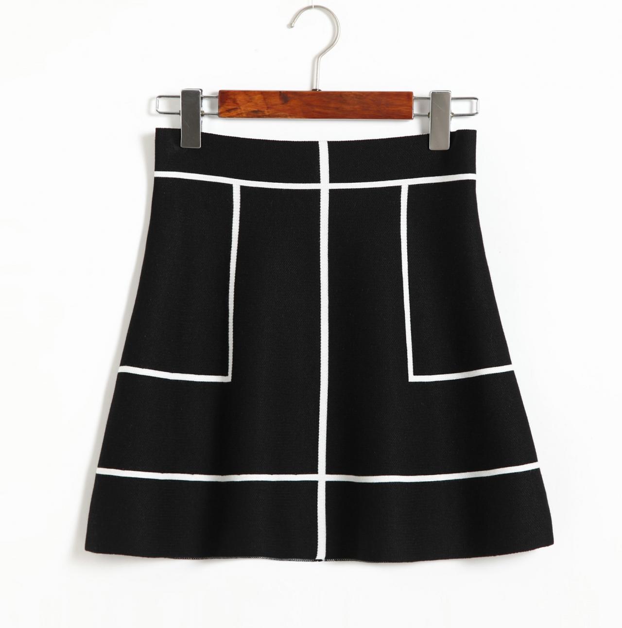 Sweet A-line Knit Thin Skirt - Black & White